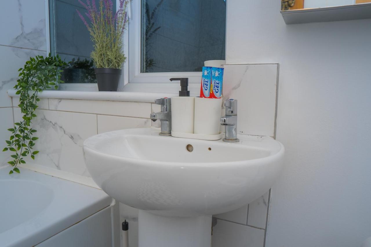 The Highfield Villa, 5 Bedrooms, Northampton Centre, Sleeps 10 Exteriér fotografie