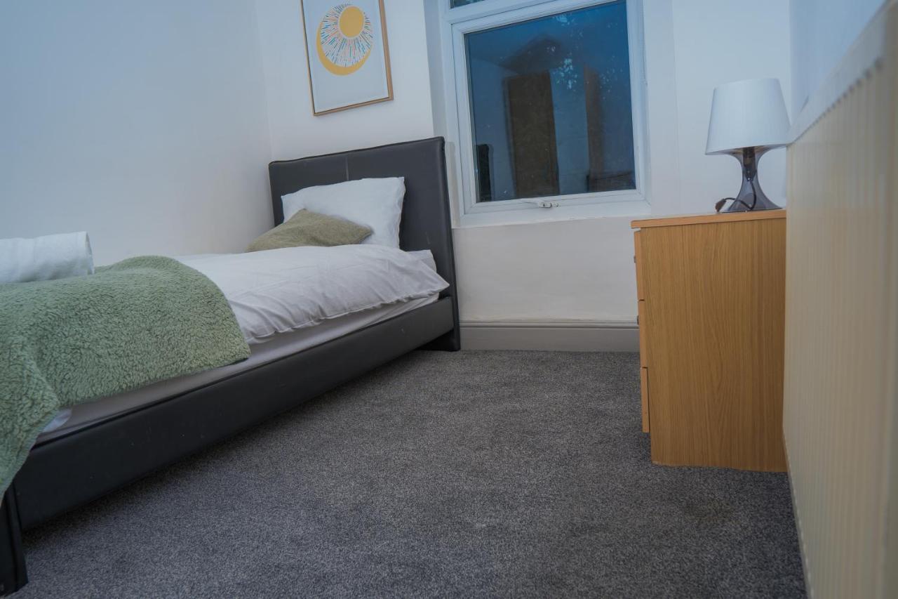 The Highfield Villa, 5 Bedrooms, Northampton Centre, Sleeps 10 Exteriér fotografie