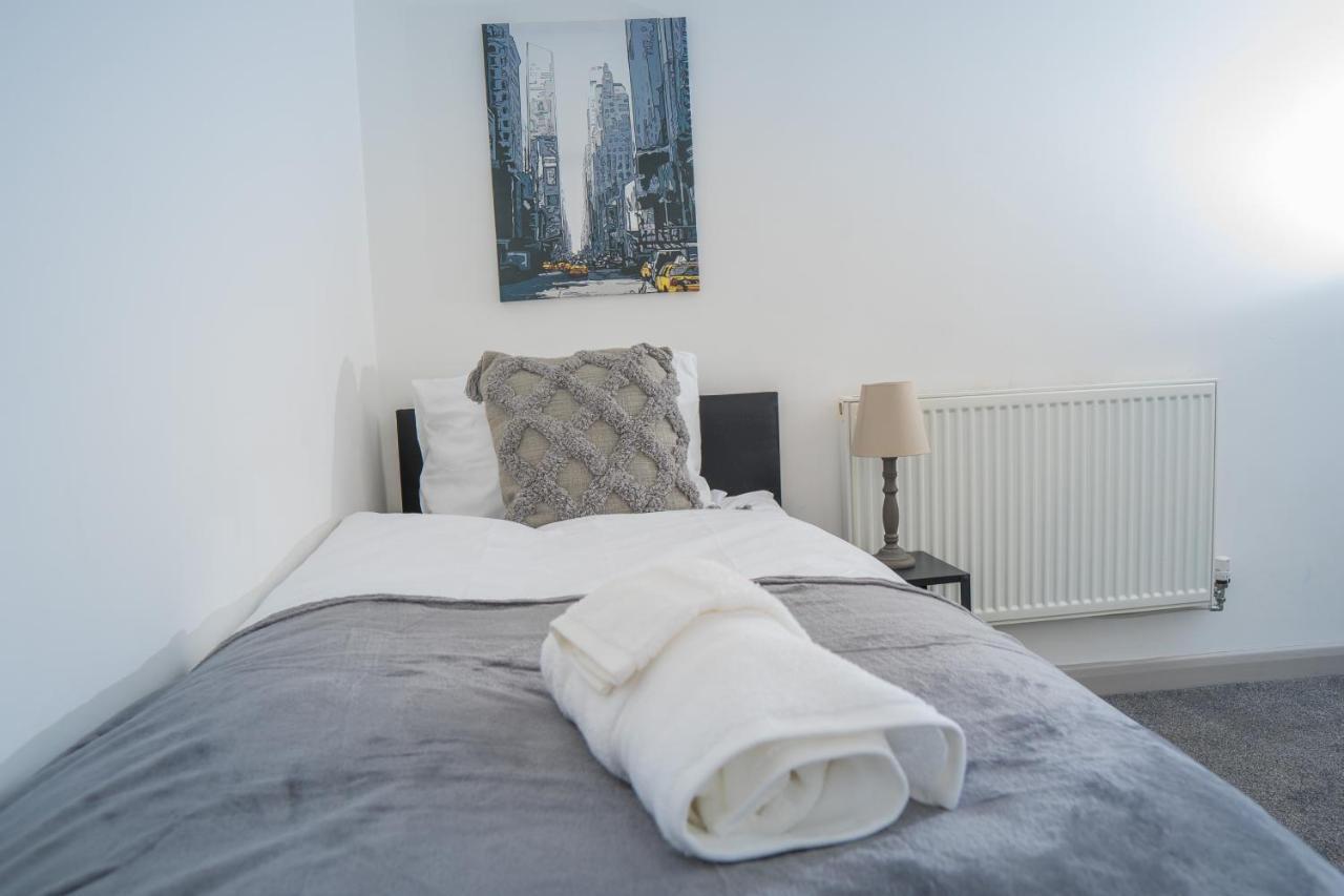 The Highfield Villa, 5 Bedrooms, Northampton Centre, Sleeps 10 Exteriér fotografie