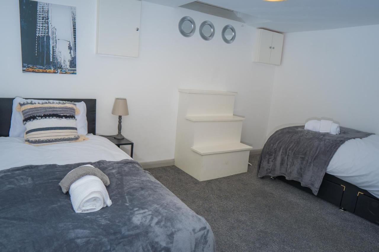 The Highfield Villa, 5 Bedrooms, Northampton Centre, Sleeps 10 Exteriér fotografie